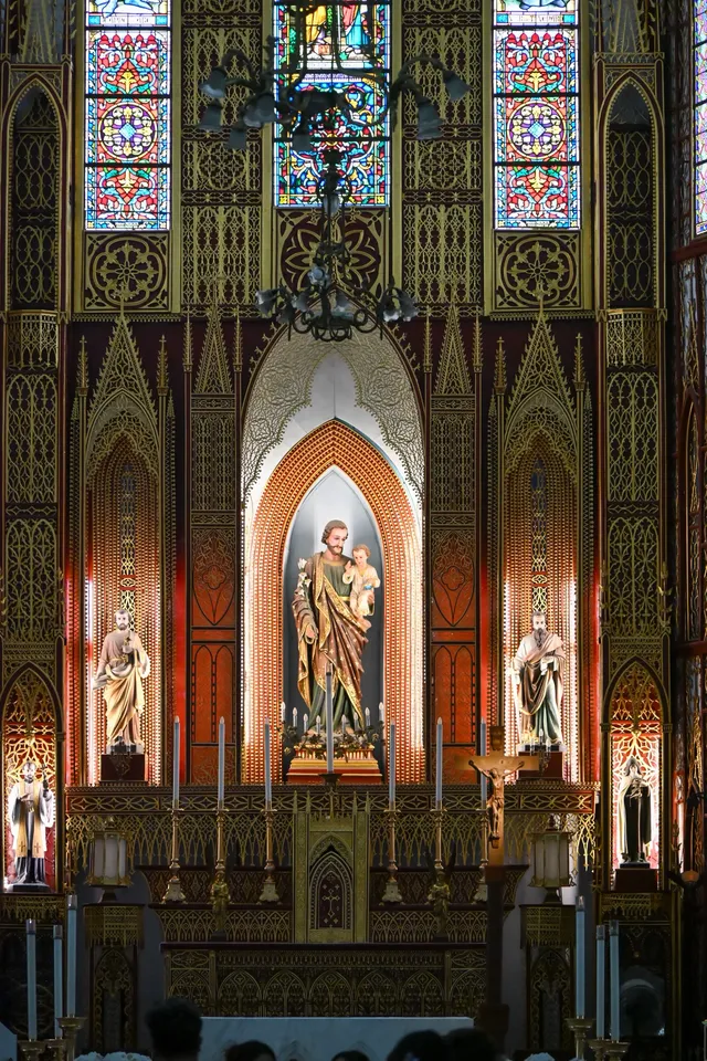 你問我什麼是自由？是煙火漫捲的河內