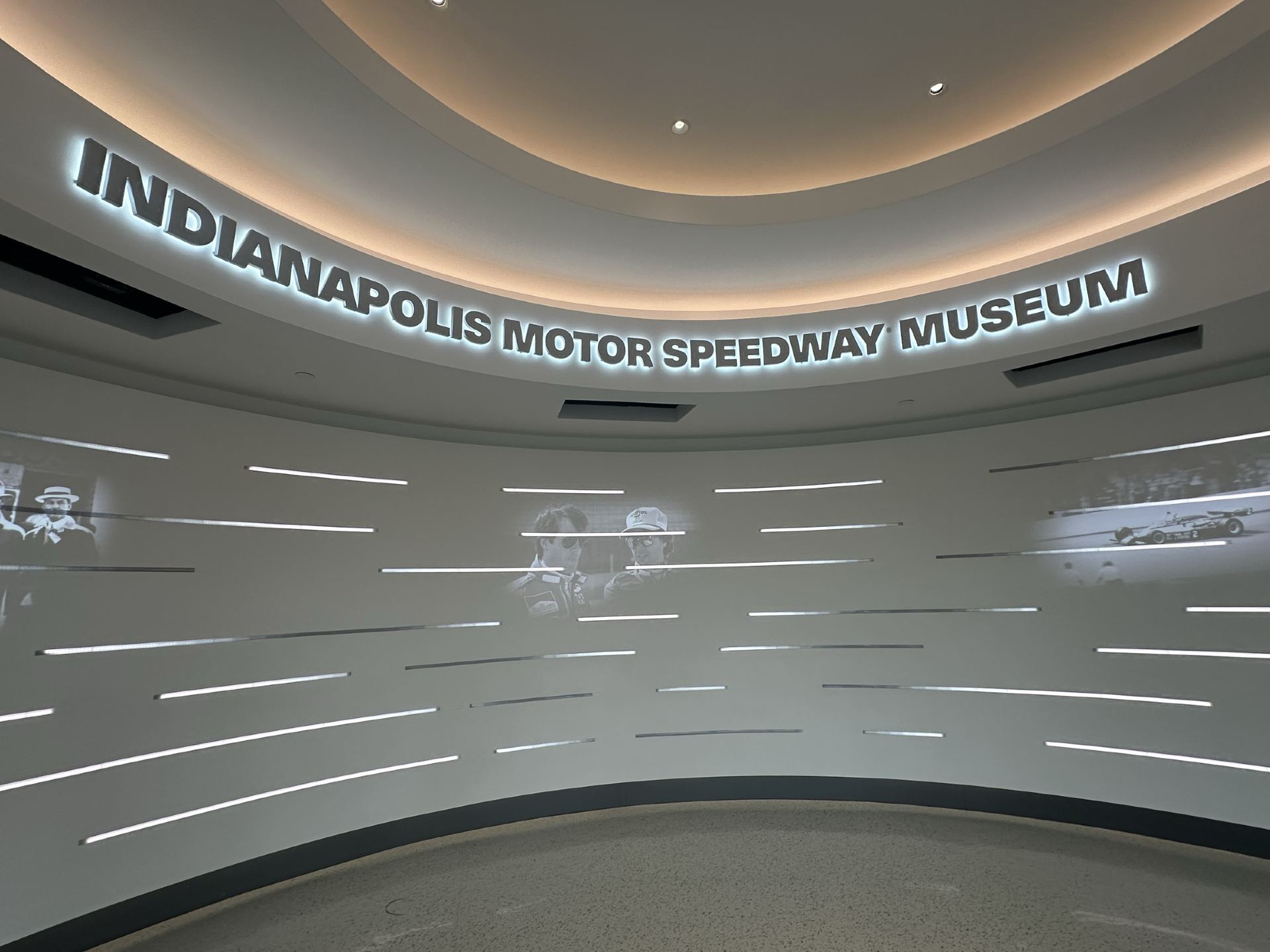 Must-see for racing fans! Indianapolis One-Day Tour Speedy Check-in
