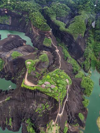 過小評価されている丹霞地形は本当に感動的です