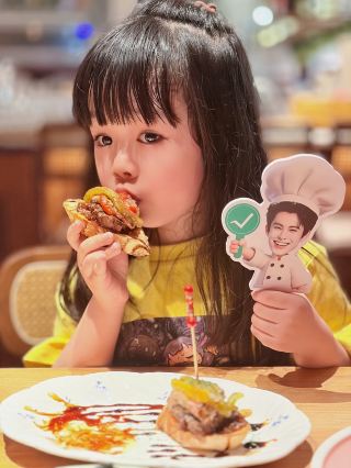 Unlock a hidden gem bistro with Dylan Wang's true/false check-in cards😍