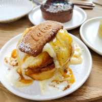 Breadtory คาเฟ่สไตล์มินิมอลแนวญี่ปุ่น