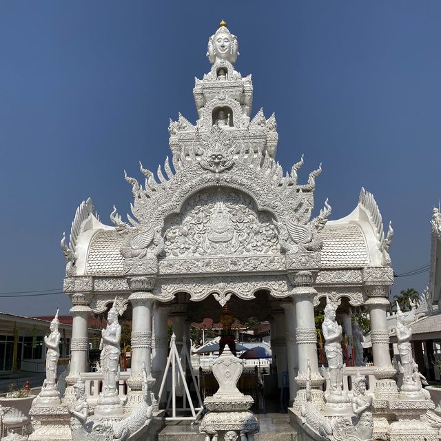 สักการะศาลพระหลักเมืองที่วัดมิ่งเมือง น่าน