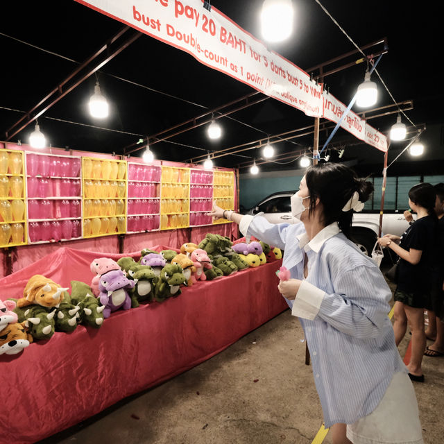 ถนนคนเดินท่าแพ (Tha Phae Walking Street)