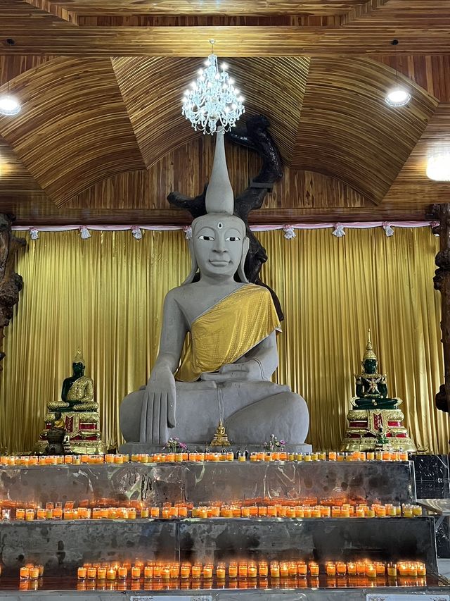 วัดถ้ำผาแด่น สกลนคร