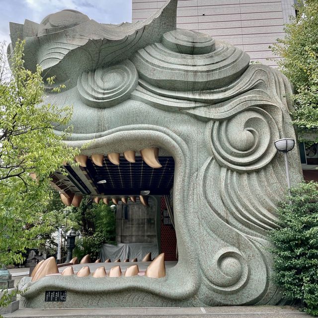 【大阪府】インパクト抜群の難波八阪神社を参拝！