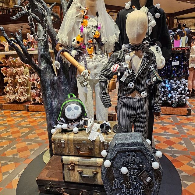 投入迪士尼的黑色世界，開心萬聖節🎃