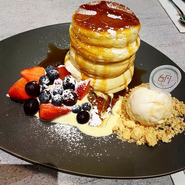 Fluff-tastic Delight: Heavenly Pancakes! 