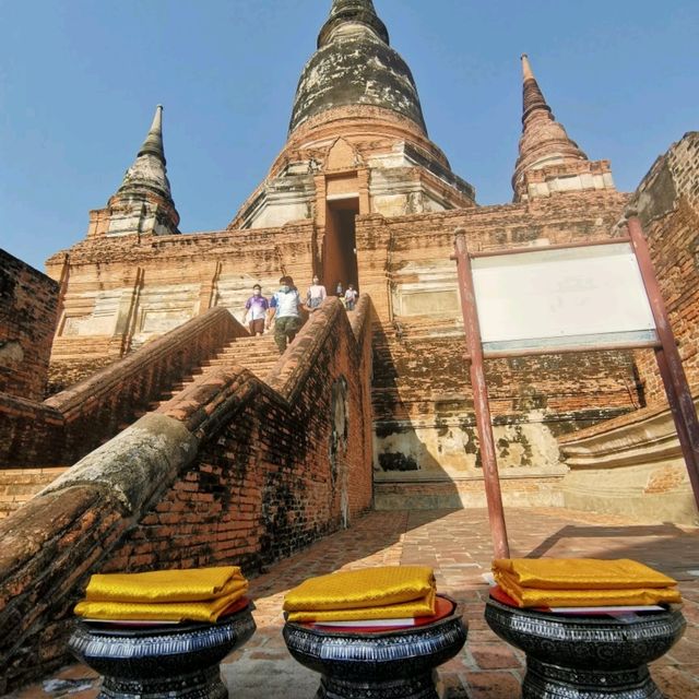 กราบพระที่วัดใหญ่ชัยมงคล อยุธยา