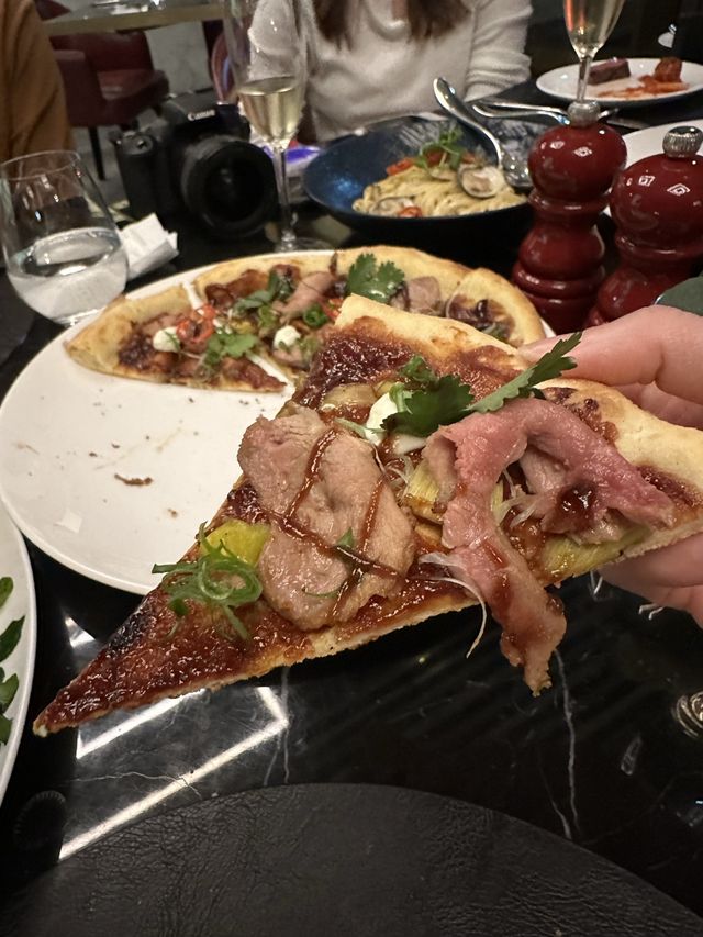 。拿玻里風味薄餅。