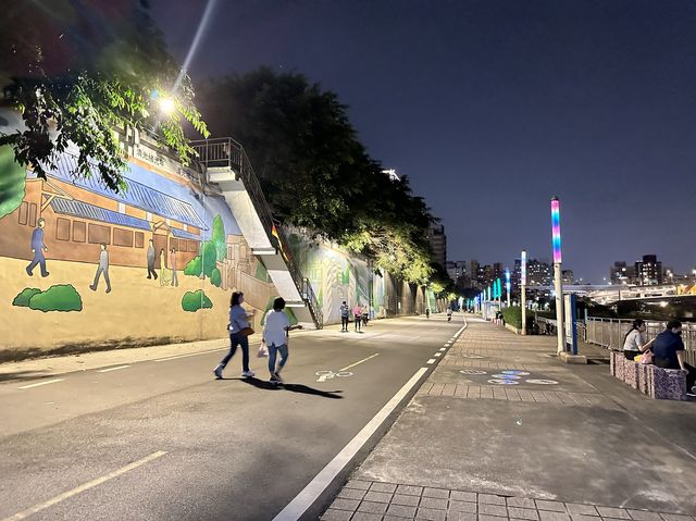 สะพานสายรุ้ง เปลี่ยนสียามค่ำคืน