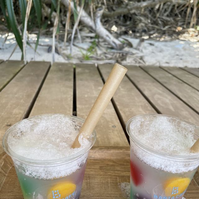 【沖縄県】大人気海カフェでのんびり過ごす