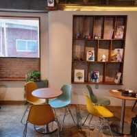 An excellent fine cafe at Shin Heung market, HB01