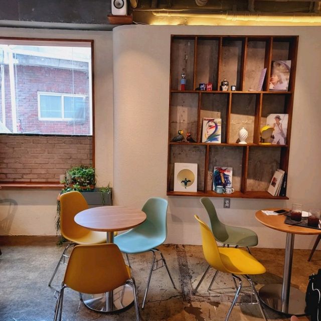 An excellent fine cafe at Shin Heung market, HB01