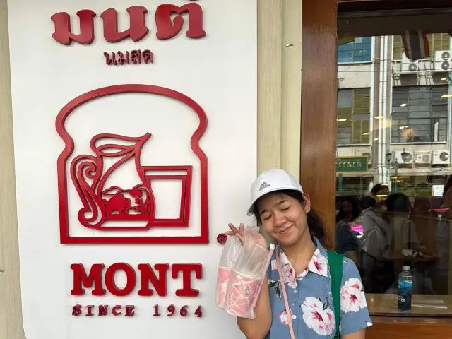 Sweet Paradise Found at Mont Nomsod Cafe