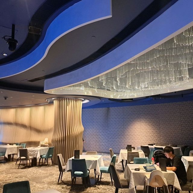水族館主題高級餐廳🐟🐠邊食邊睇魚😍午餐美食分享👍