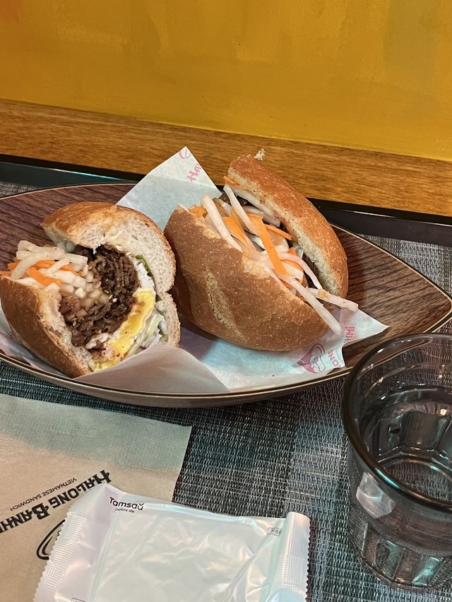 베트남 현지 맛을 느낄 수 있는 합정 반미 맛집 하롱반미