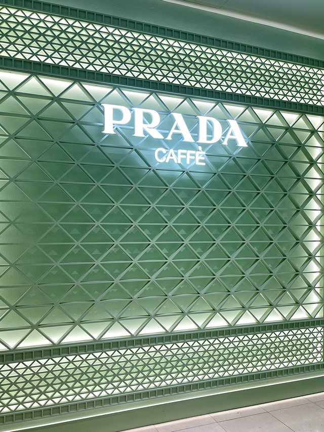 英國倫敦打卡全球首間Prada Caffè