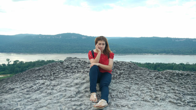 รับตะวันก่อนใครในสยามที่ผาแต้ม 