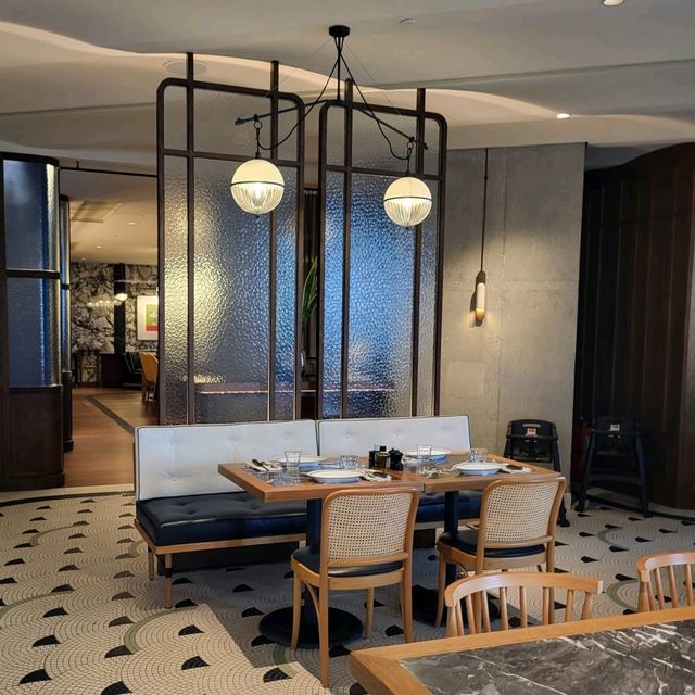 瑰麗酒店的親民餐廳