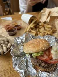 ［香港］ FIVE GUYS🇭🇰｜香港必吃美國連鎖速食店 漢堡超juicy🤤 
