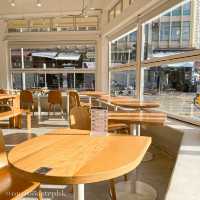 【香港大學站｜純白色Pet-friendly Cafe 想搵個地方做下嘢嘅可以考慮下呢度～】