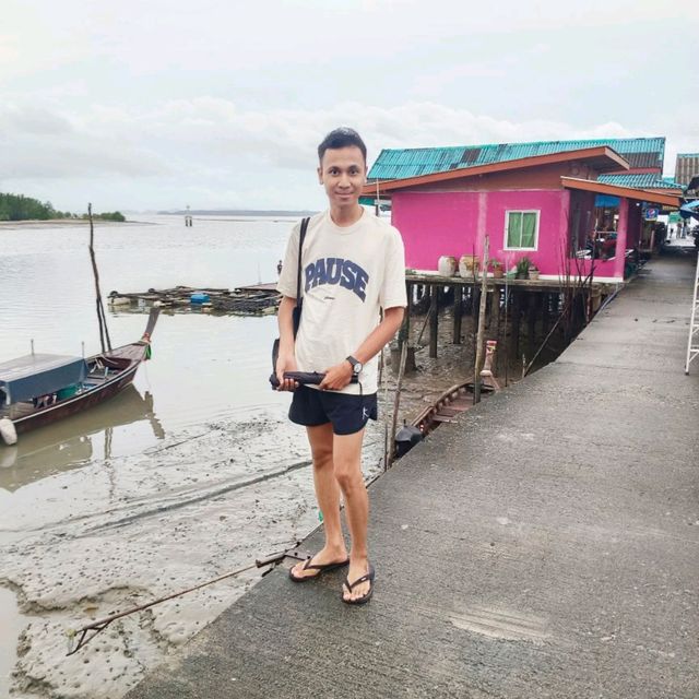 บางพัฒน์ หมู่บ้านริมฝั่ง กลางทะเล