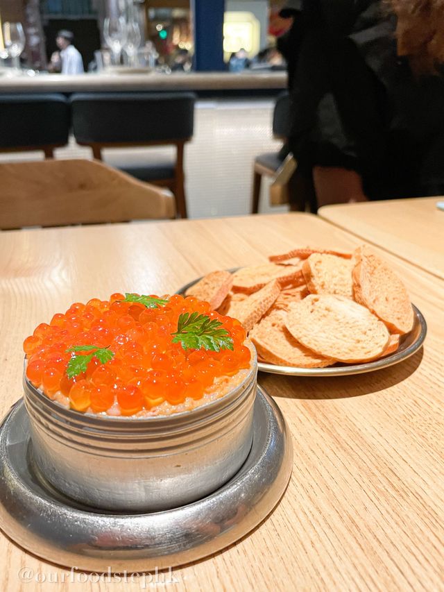 中環｜人氣西班牙菜餐廳😍 超美適合打卡的門面