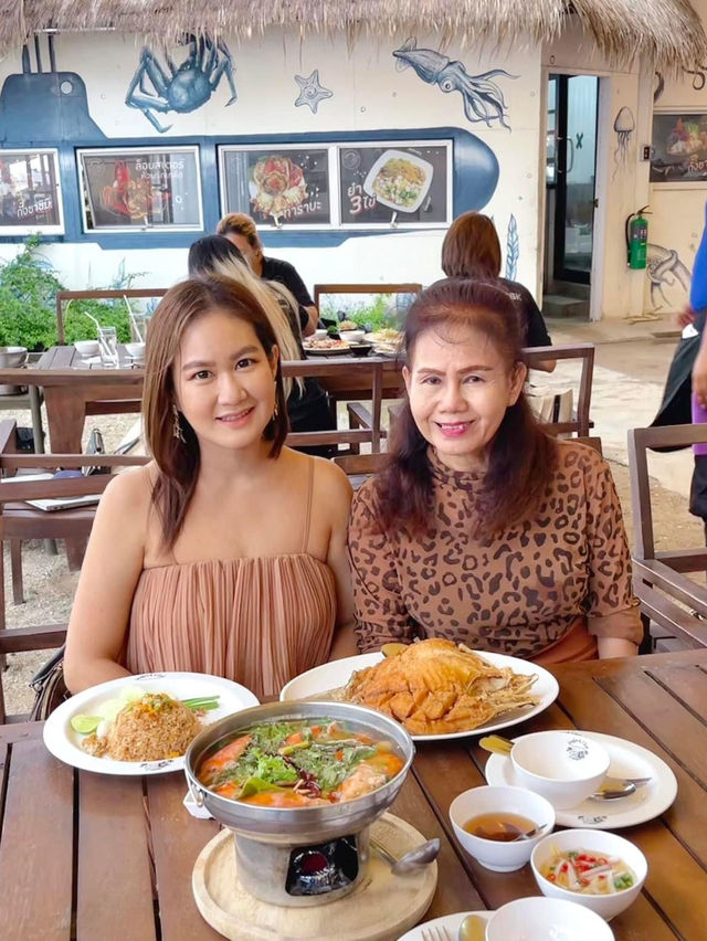 ร้านอาหารวิวสวย Seafood Club Bangsaen