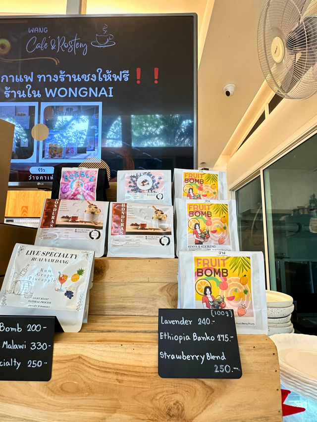 จิบกาแฟชิลๆที่ ว่าง cafe' & bistro