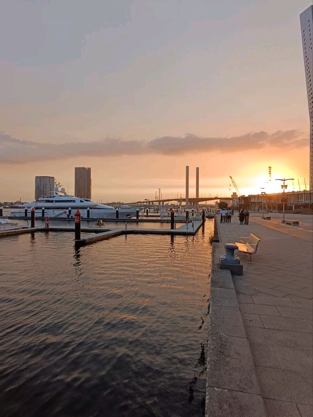 Sunset strolls at Victoria Harbour 