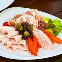 พามาทานบุฟเฟต์ Seafood ริมแม่น้ำ