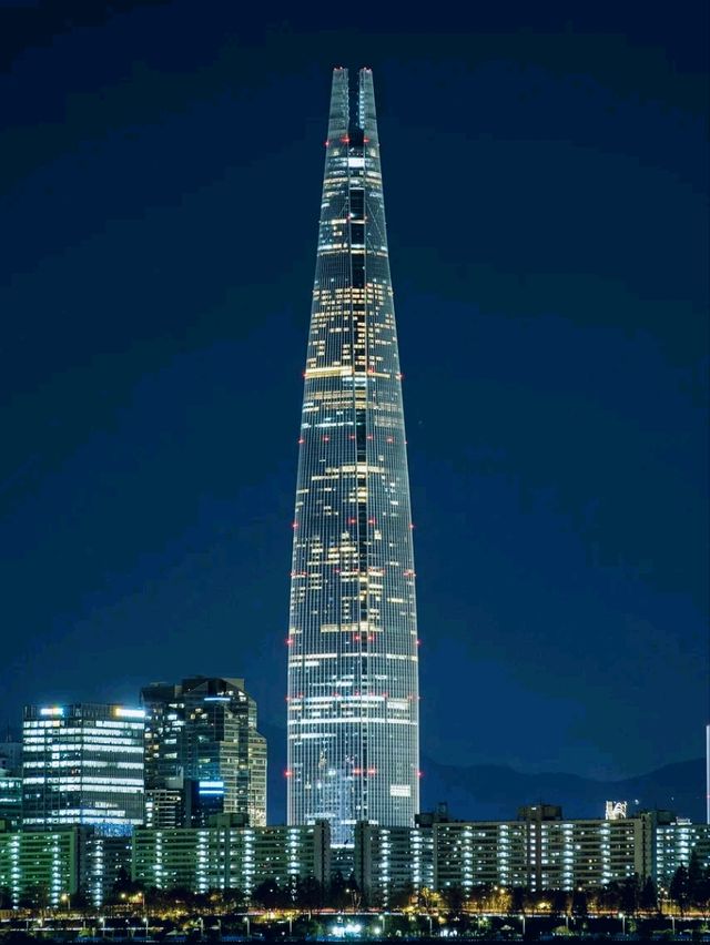우뚝 선 롯데월드타워!