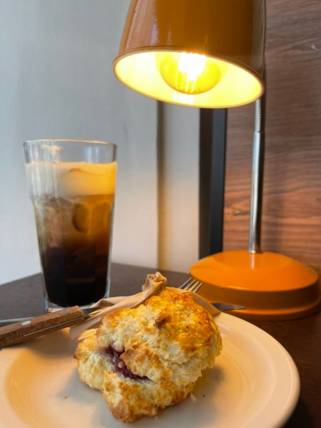 ☕️재즈 위스키 맥주가 있는 대흥역 카페! 브라운톤 인테리어가 매력적인 유어커피