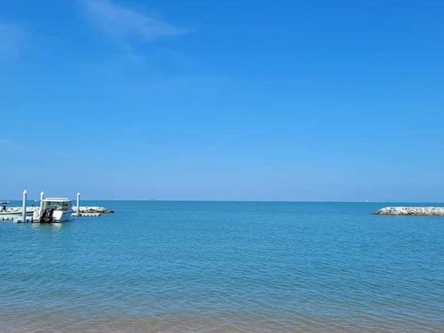 Sea Pearl Beachfront pool villa ชลบุรี