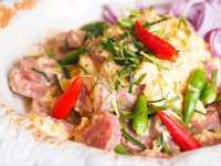 ร้านก๋วยเตี๋ยวเรือสวยขนาดนี้มันจะเกินไปไหม