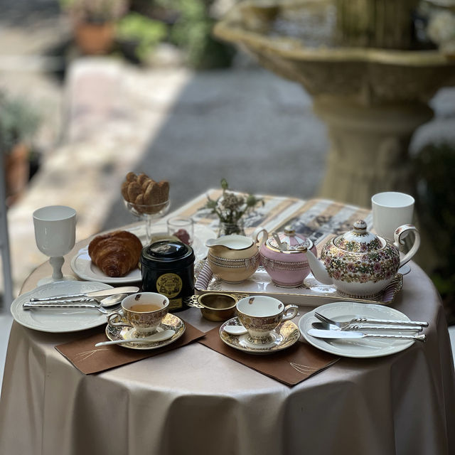 Afternoon tea with  Chuanpisamai house 