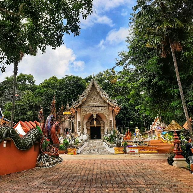 วัดพระธาตุผาเงา กราบสักการะหลวงพ่อผาเงา