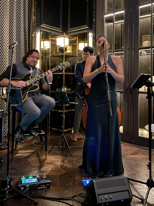 JAZZ BAR🍸แนวหรูหรา…ใจกลางเมืองย่านหลังสวน 