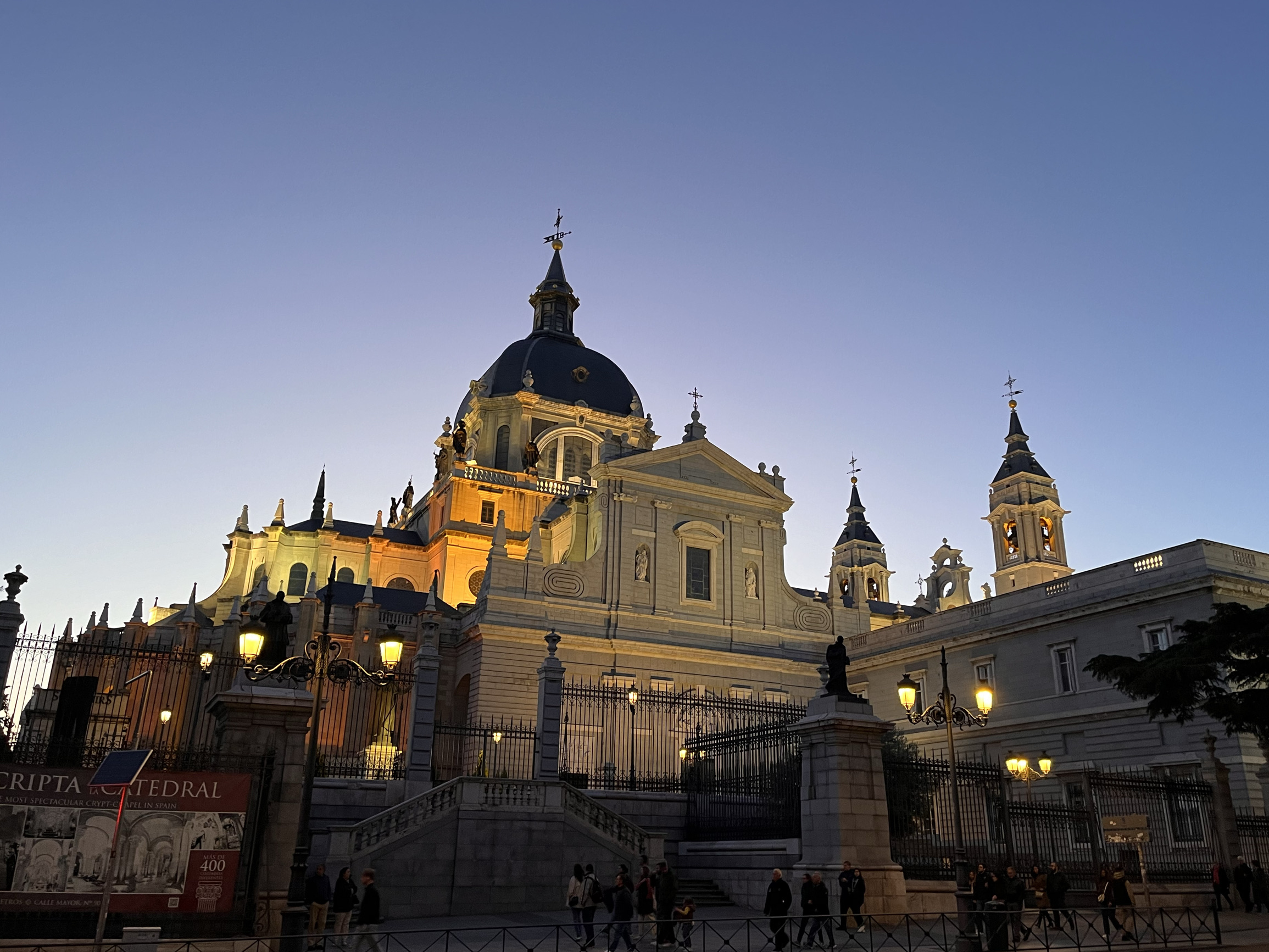 スペインマドリード スペインの新幹線AVEで行くMadrid →Castellón 🚅 | Trip.com