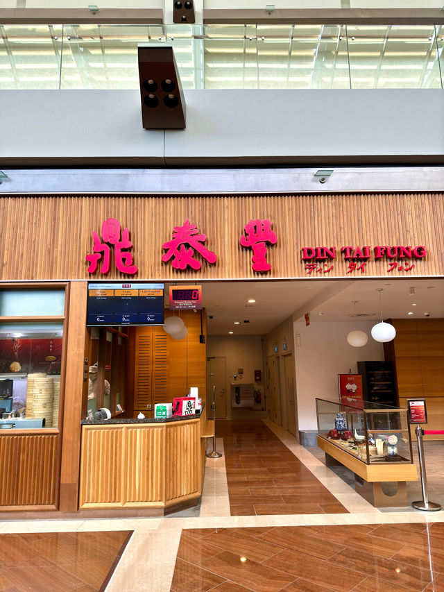 シンガポール　シンガポール観光　The Shoppes at Marina Bay Sandsは綺麗で快適だったぞ！