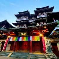 พามาขอพรที่วัดBuddha Tooth Relic Temple