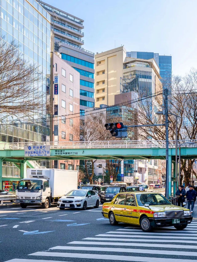 「東京表參道：城市漫步🏖️🚶‍➡️，藝術感拉滿太喜歡太喜歡啦🔥🔥🔥」