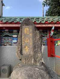 台湾　様々な神が祀られる寺、龍山寺🐉