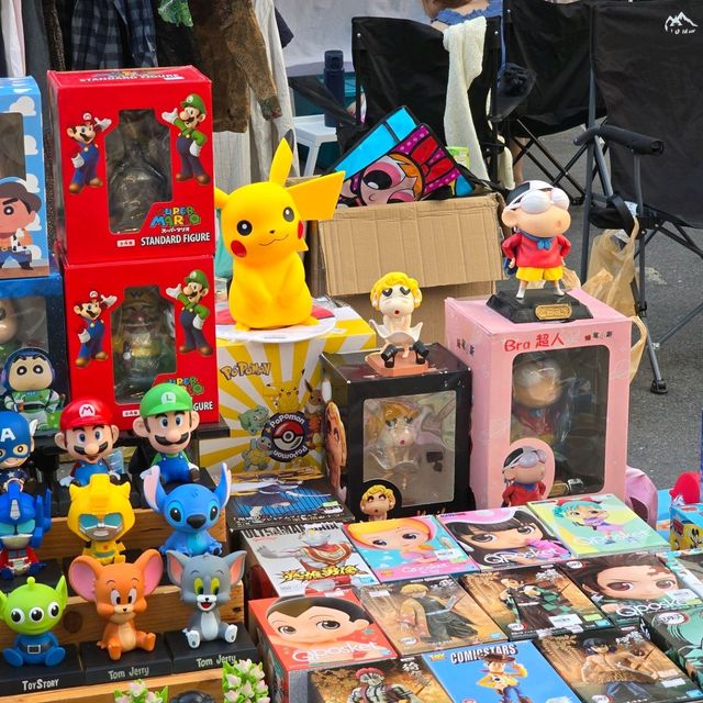 ตลาดมือสอง ถนนคนเดิน ช่างชุ่ย รวมตัวสายอาร์ต 
