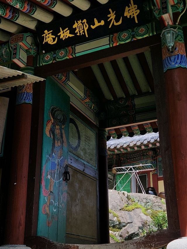 불광산 정상 근처, 기장바다가 내려다보이는 척판암 