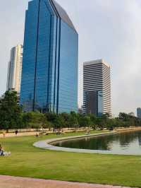 ปั่นจักรยานในสวนสาธารณะกลางกรุง