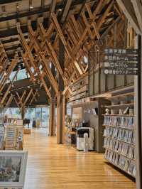 【高知】建築好きの人は行きたい‼️あの隈研吾が設計した図書館を紹介📕