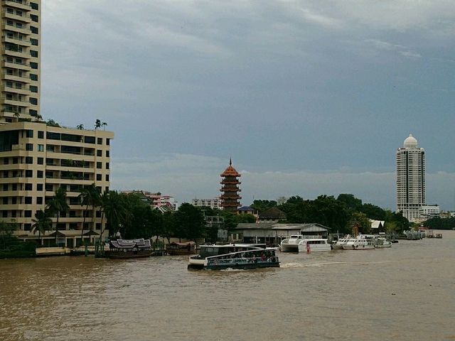 ล่องแม่น้ำเจ้าพระยา ชมวิวสองฟากฝั่ง