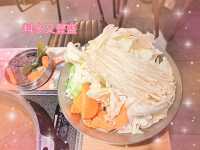 兩餐🥘｜韓國火鍋年糕吃到飽，特色年糕韓式炸雞令人驚艷👍