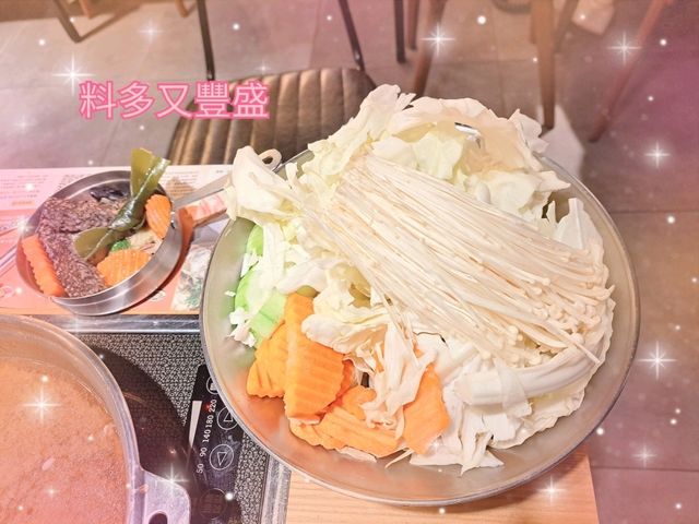 兩餐🥘｜韓國火鍋年糕吃到飽，特色年糕韓式炸雞令人驚艷👍
